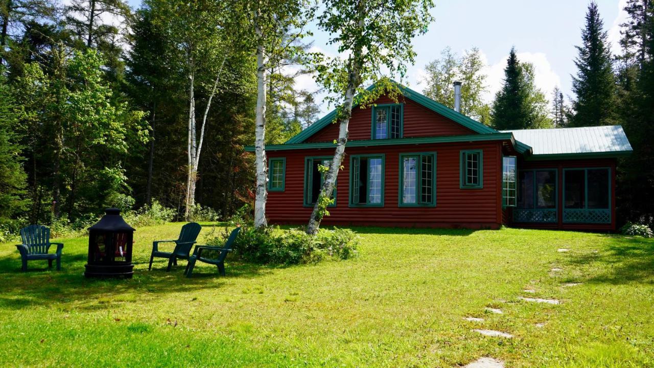 Le Cent Villa Saguenay Exterior photo